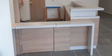 Cr&eacute;ation de comptoirs d'accueil sur-mesure pr&egrave;s de Valenciennes