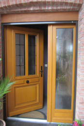 Installation r&eacute;novation porte en bois pr&egrave;s de Valenciennes